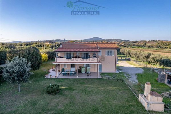 casa indipendente in vendita a Montalto di Castro in zona Pescia Romana