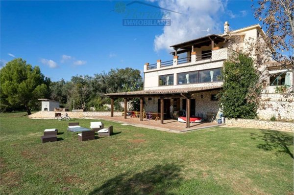 casa indipendente in vendita a Montalto di Castro in zona Pescia Romana