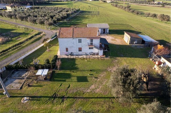 casa indipendente in vendita a Montalto di Castro in zona Pescia Romana