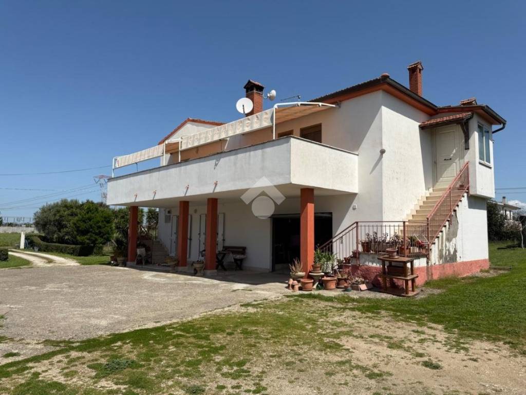 casa indipendente in vendita a Montalto di Castro