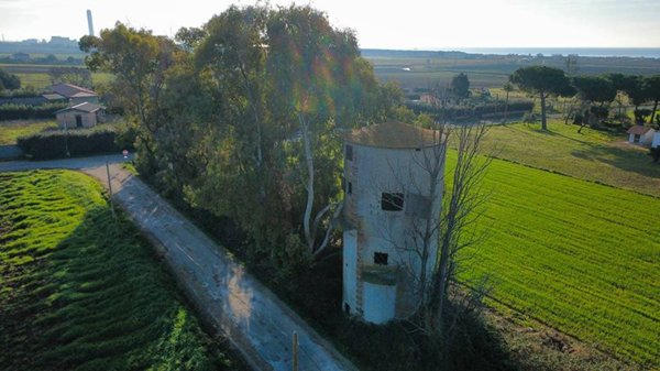 locale di sgombero in vendita a Montalto di Castro in zona Pescia Romana