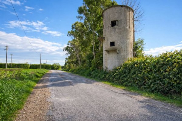 locale di sgombero in vendita a Montalto di Castro in zona Pescia Romana