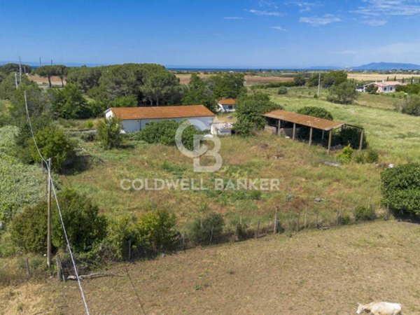 casa indipendente in vendita a Montalto di Castro