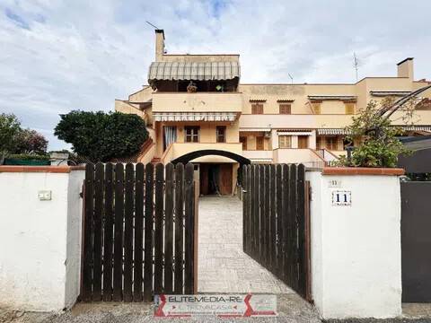 casa indipendente in vendita a Montalto di Castro in zona Montalto Marina