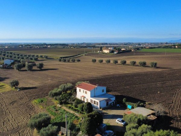 casa indipendente in vendita a Montalto di Castro in zona Pescia Romana