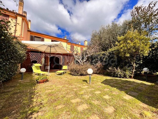 casa indipendente in vendita a Montalto di Castro