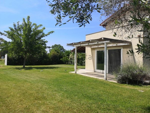 casa indipendente in vendita a Montalto di Castro in zona Pescia Romana