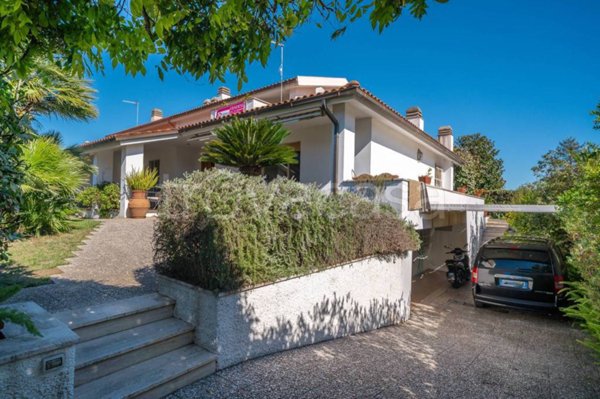 casa indipendente in vendita a Montalto di Castro