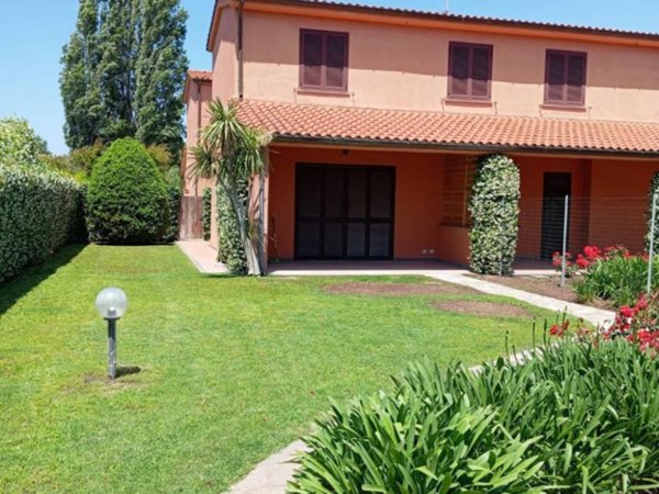 casa indipendente in vendita a Montalto di Castro
