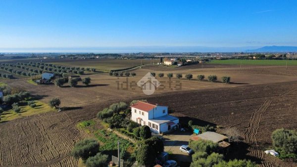 casa indipendente in vendita a Montalto di Castro in zona Pescia Romana