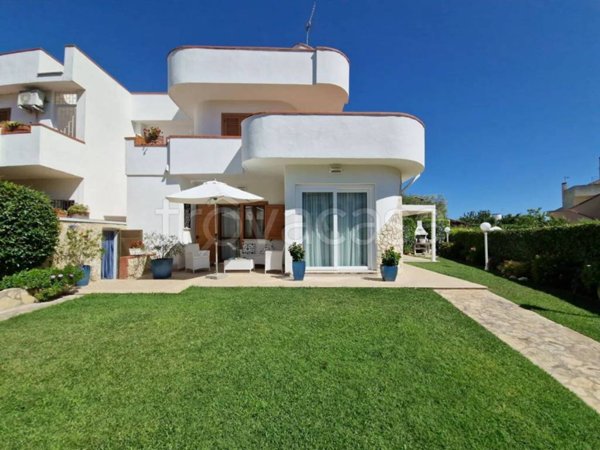 casa indipendente in vendita a Montalto di Castro in zona Montalto Marina