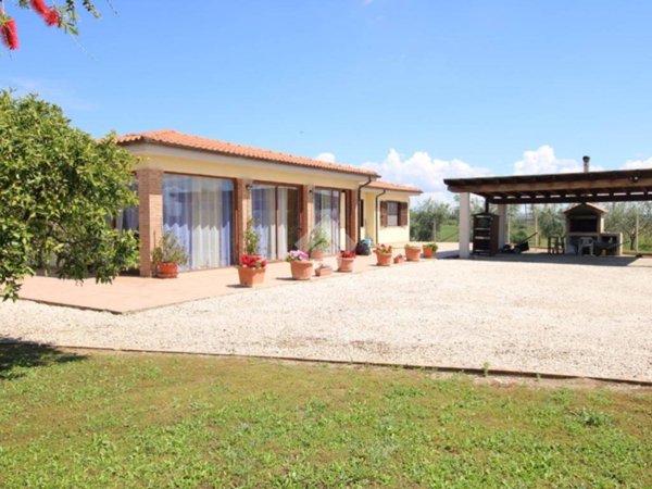 casa indipendente in vendita a Montalto di Castro