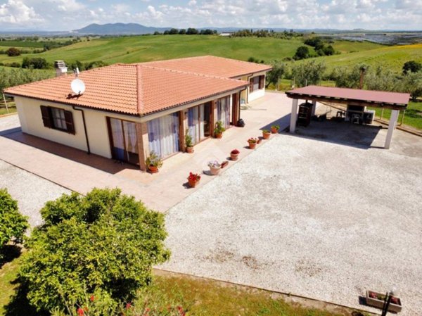 casa indipendente in vendita a Montalto di Castro
