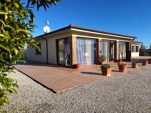 casa indipendente in vendita a Montalto di Castro