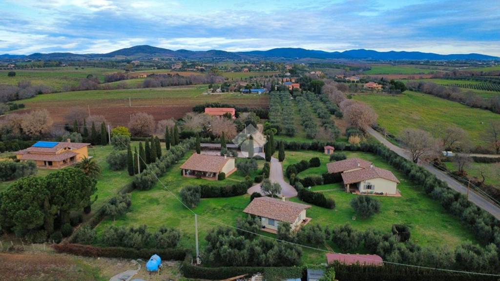 casa indipendente in vendita a Montalto di Castro in zona Pescia Romana