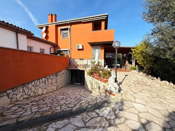casa indipendente in vendita a Montalto di Castro