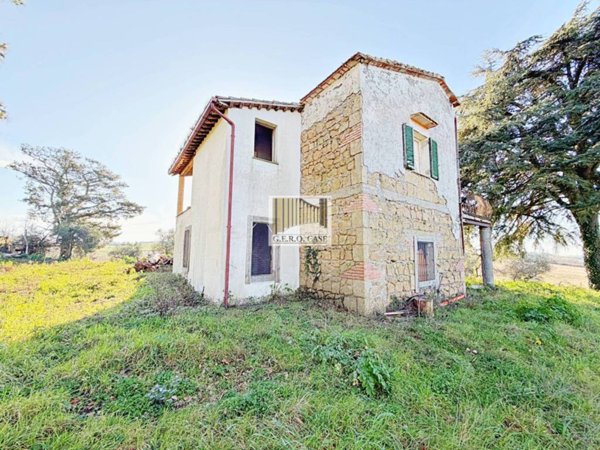 casa indipendente in vendita a Montalto di Castro