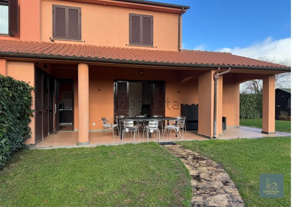 casa indipendente in vendita a Montalto di Castro