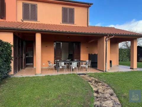casa indipendente in vendita a Montalto di Castro