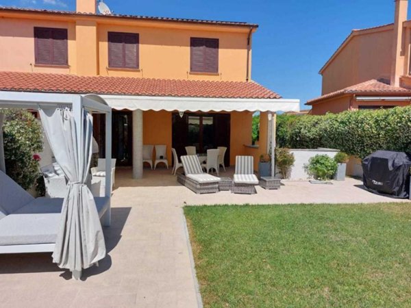 casa indipendente in vendita a Montalto di Castro