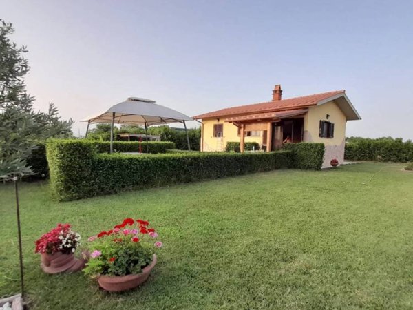 casa indipendente in vendita a Montalto di Castro