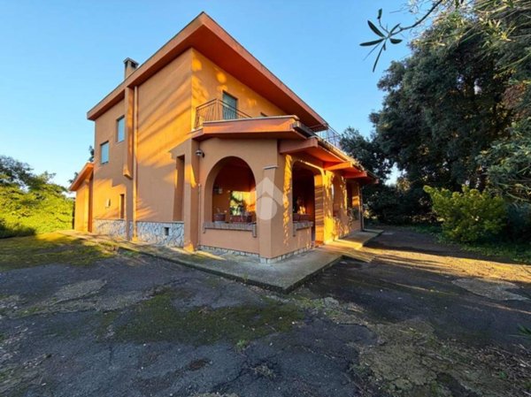 casa indipendente in vendita a Montalto di Castro