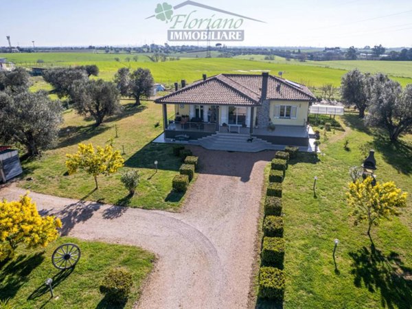 casa indipendente in vendita a Montalto di Castro in zona Pescia Romana
