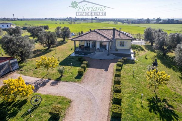 casa indipendente in vendita a Montalto di Castro in zona Pescia Romana