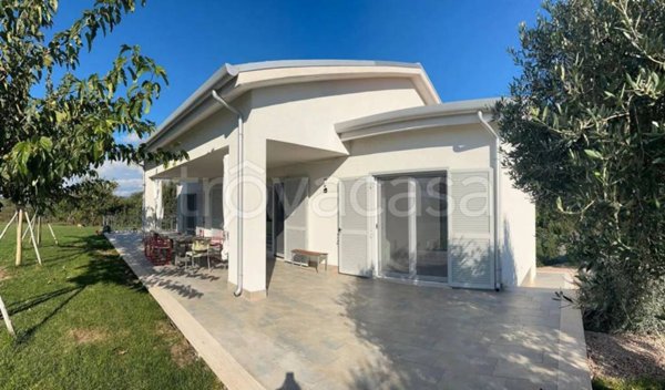 casa indipendente in vendita a Montalto di Castro in zona Pescia Romana