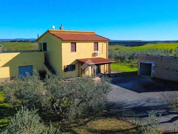 casa indipendente in vendita a Montalto di Castro