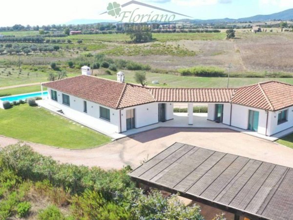 casa indipendente in vendita a Montalto di Castro in zona Pescia Romana