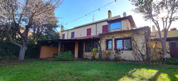 casa indipendente in vendita a Montalto di Castro