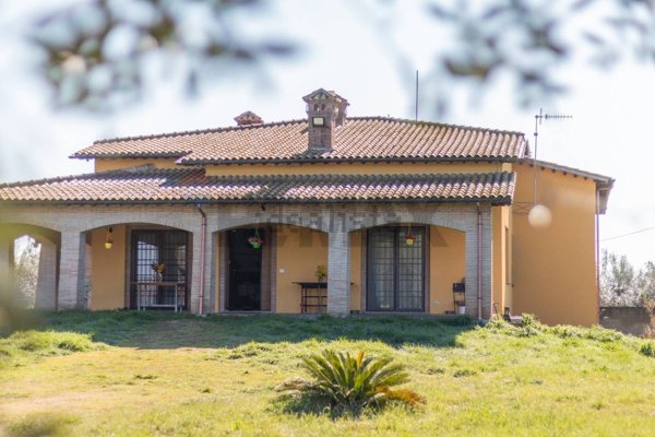 casa indipendente in vendita a Montalto di Castro