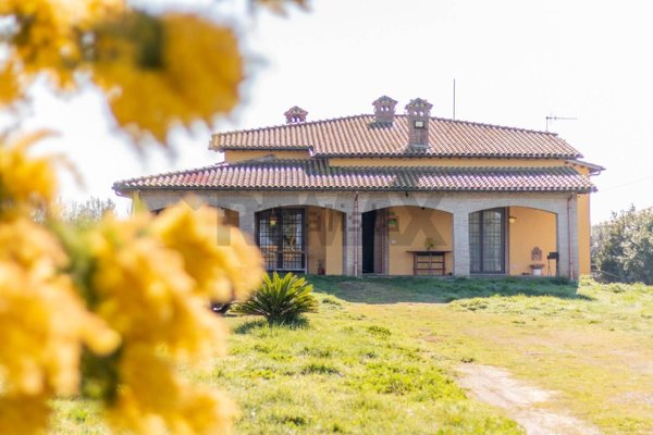 casa indipendente in vendita a Montalto di Castro
