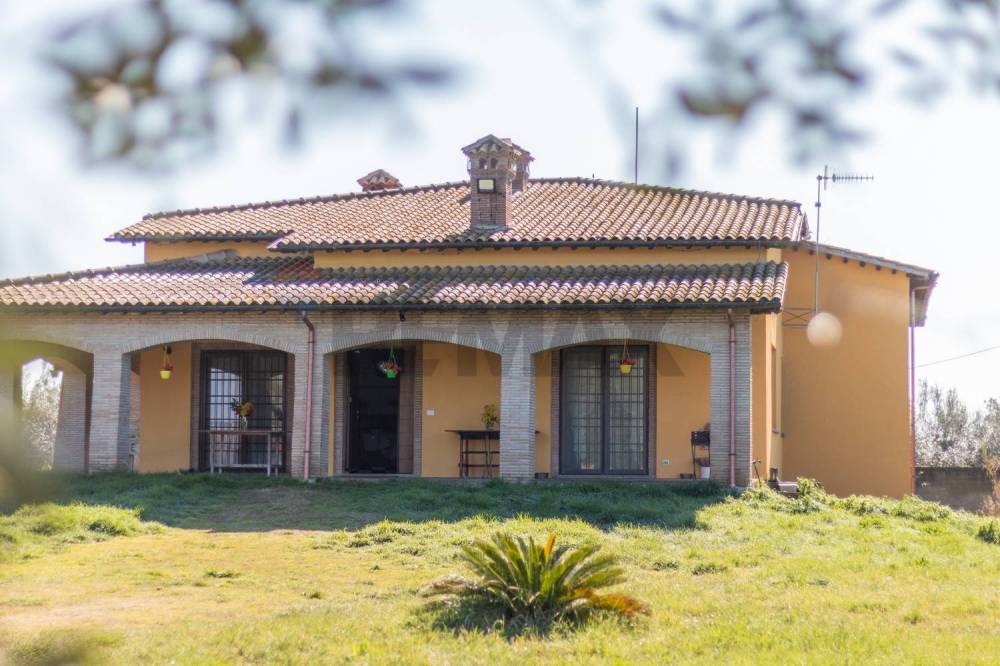 casa indipendente in vendita a Montalto di Castro in zona Pescia Romana