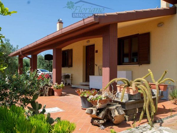 casa indipendente in vendita a Montalto di Castro in zona Pescia Romana