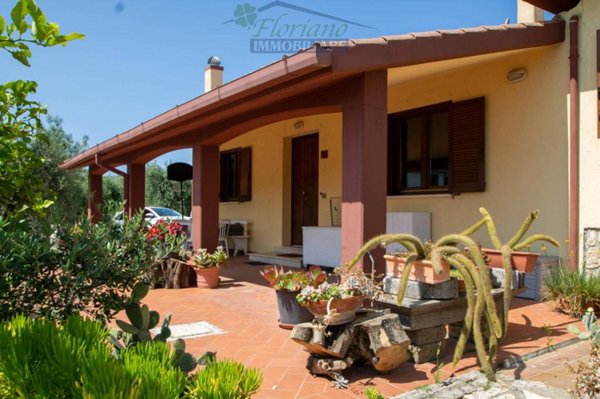 casa indipendente in vendita a Montalto di Castro in zona Pescia Romana