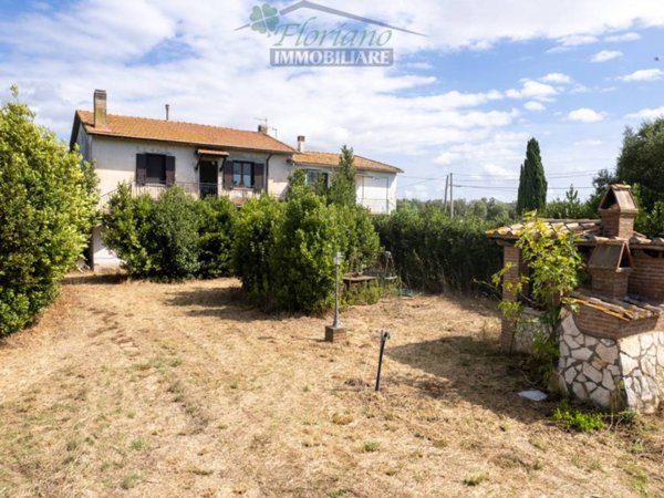 casa indipendente in vendita a Montalto di Castro in zona Pescia Romana