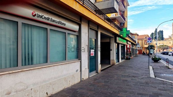 locale commerciale in vendita a Montalto di Castro