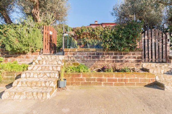 casa indipendente in vendita a Montalto di Castro in zona Pescia Romana