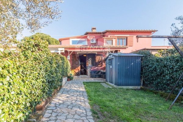 casa indipendente in vendita a Montalto di Castro in zona Pescia Romana