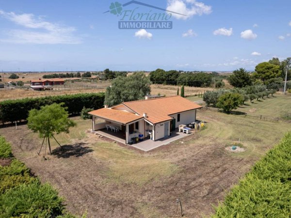 casa indipendente in vendita a Montalto di Castro