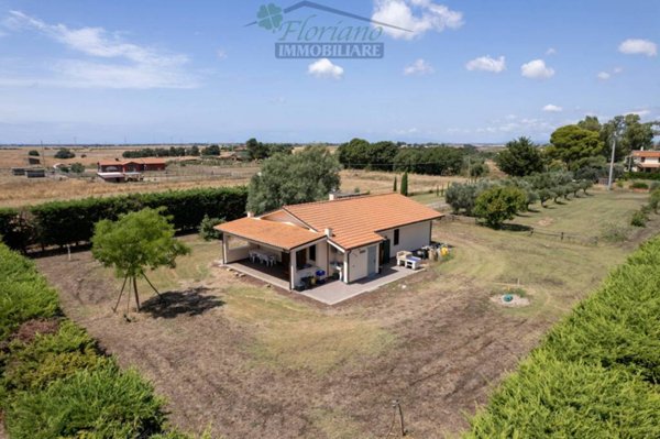 casa indipendente in vendita a Montalto di Castro