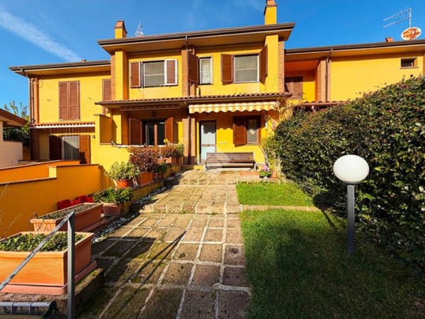 casa indipendente in vendita a Montalto di Castro