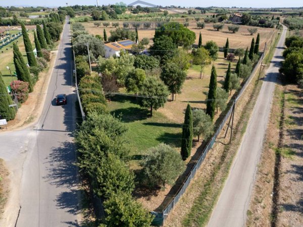 casa indipendente in vendita a Montalto di Castro in zona Pescia Romana