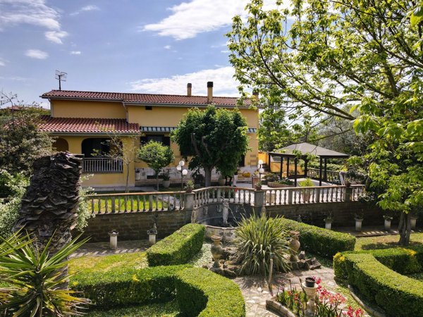 casa indipendente in vendita a Montalto di Castro in zona Pescia Romana