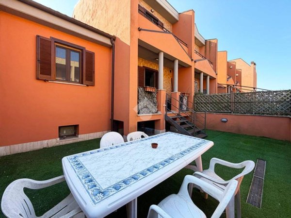 casa indipendente in vendita a Montalto di Castro