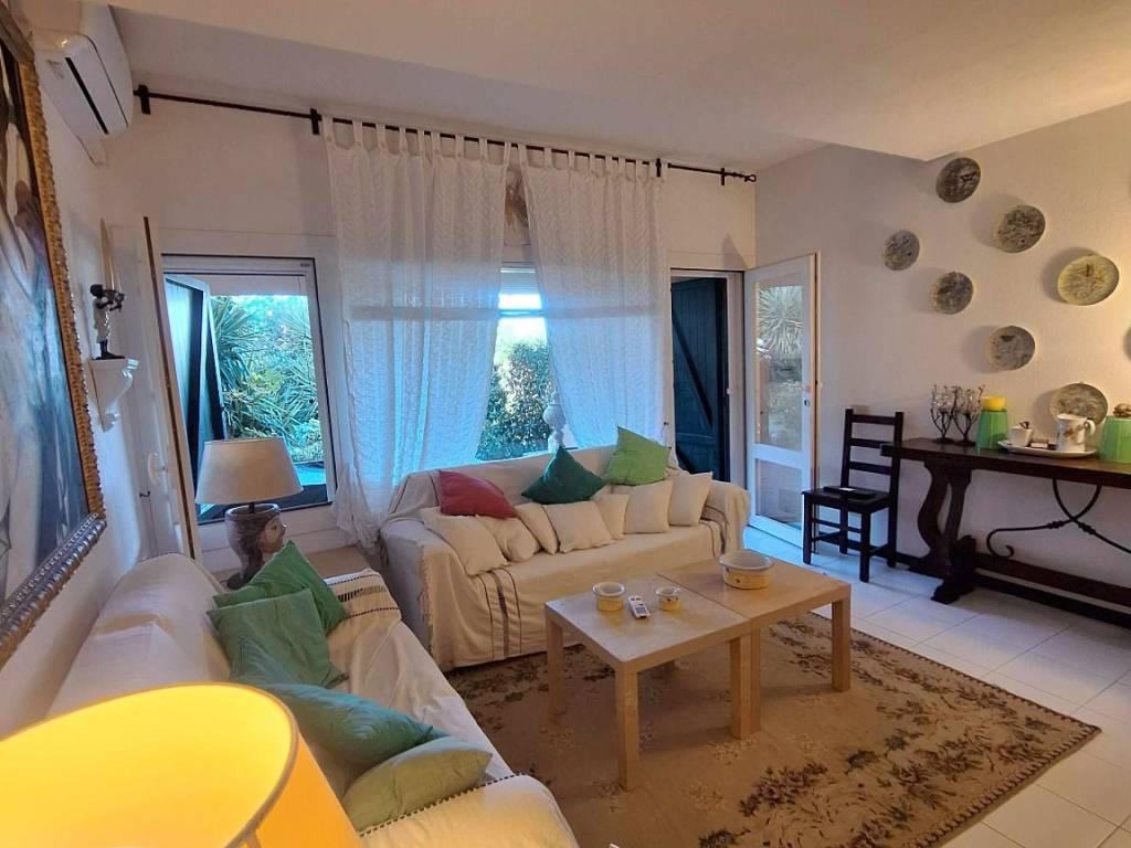 casa indipendente in vendita a Montalto di Castro in zona Pescia Romana