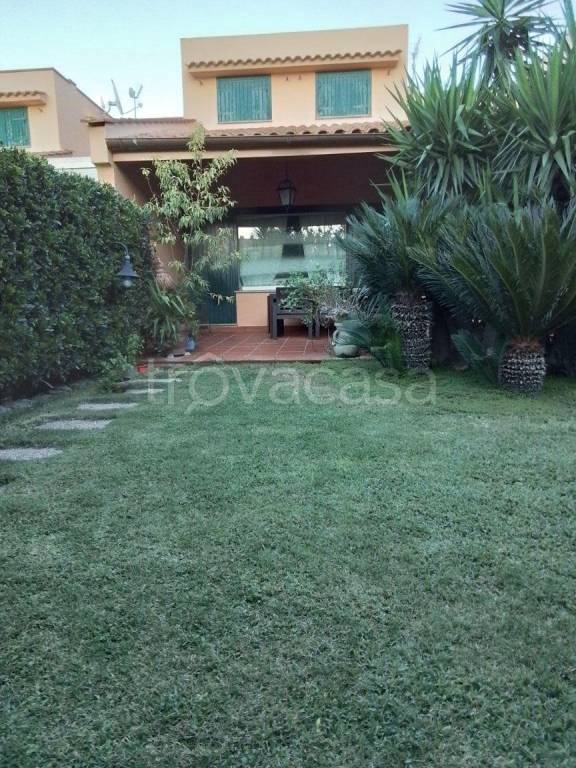 casa indipendente in vendita a Montalto di Castro in zona Pescia Romana