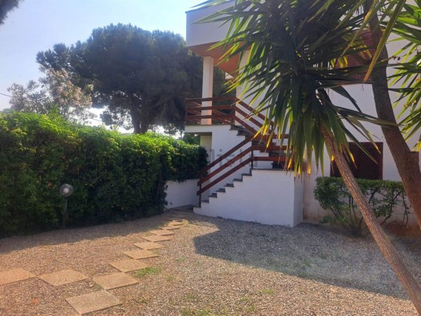 casa indipendente in vendita a Montalto di Castro in zona Montalto Marina